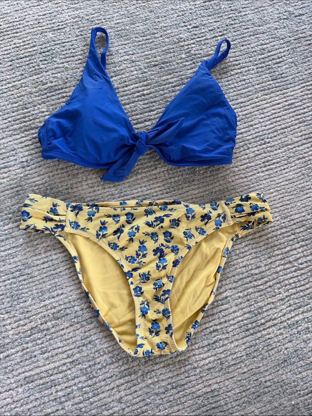 ANTONIO MELANI Tie-Front Top with Yellow Floral Bottoms Size Small